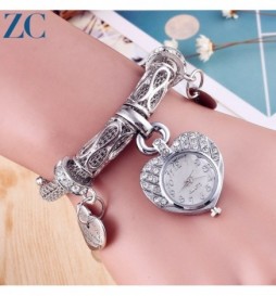 MONTRE BRACELET AVEC COEUR PENDANT 