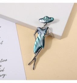 BROCHE DAME AU CHAPEAU NACRÉE ACIER INOXYDABLE