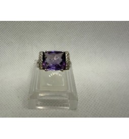 BAGUE OR 750/1000 CARRE PIERRE VIOLET ECLAT DE DIAMANTS 4.02GRS ENV T56
